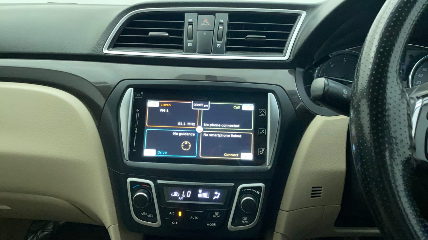 Used 2017 Maruti Suzuki Ciaz Alpha 1.3 Hybrid Diesel Manual interior MUSIC SYSTEM & AC CONTROL VIEW