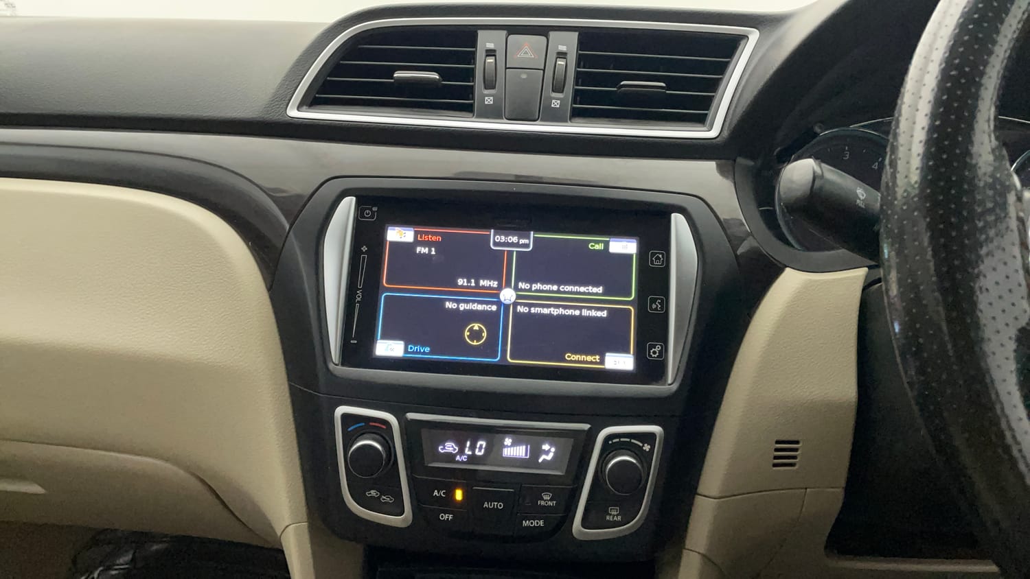Used 2017 Maruti Suzuki Ciaz Alpha 1.3 Hybrid Diesel Manual top_features Integrated (in-dash) music system