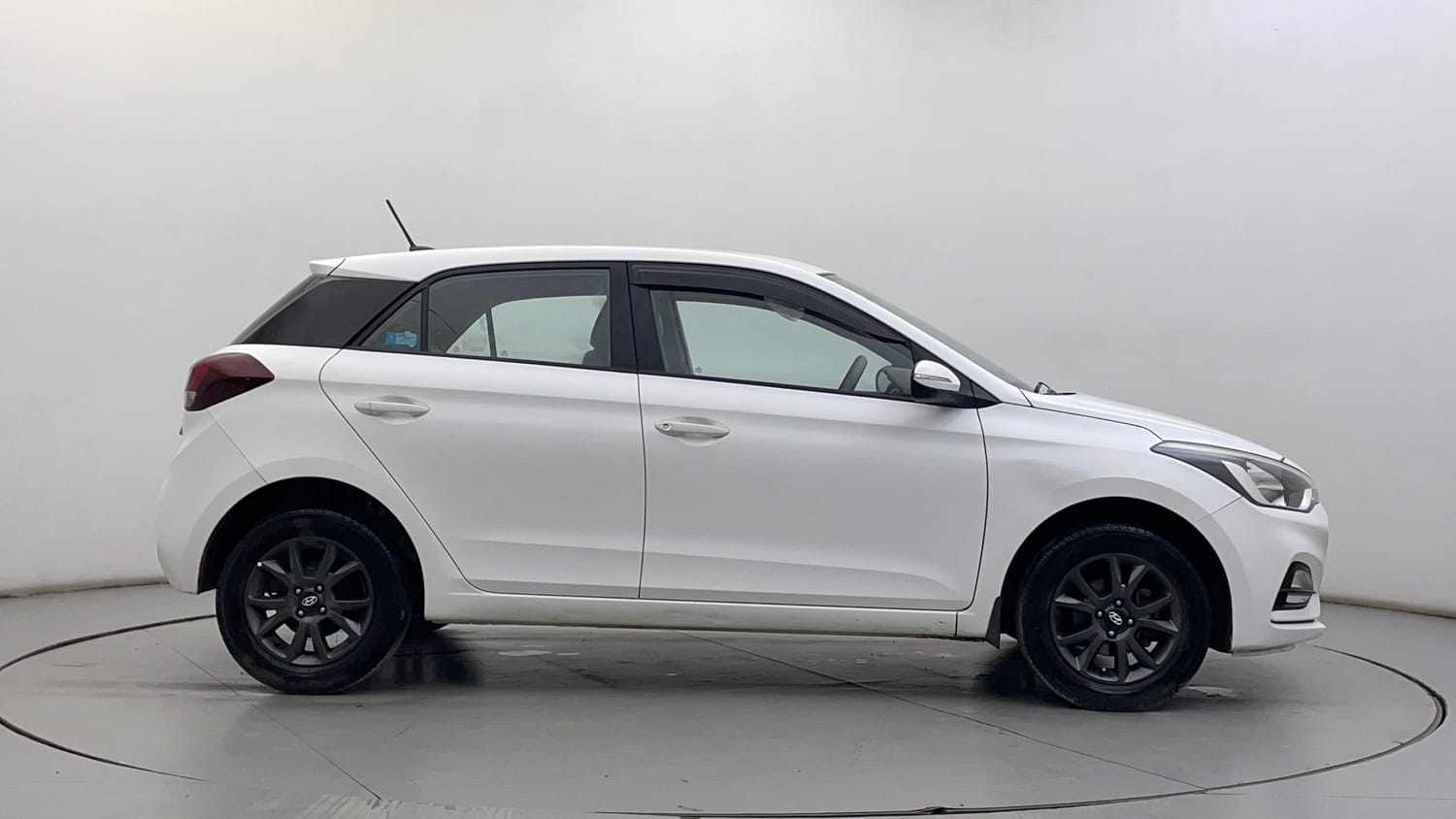 Used 2020 Hyundai Elite i20 Sportz Plus 1.2 Petrol Manual exterior RIGHT SIDE VIEW