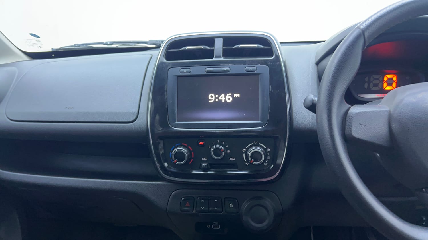 Used 2019 Renault Kwid RXT (O) 1.0 SCE Edition Petrol Manual interior MUSIC SYSTEM & AC CONTROL VIEW