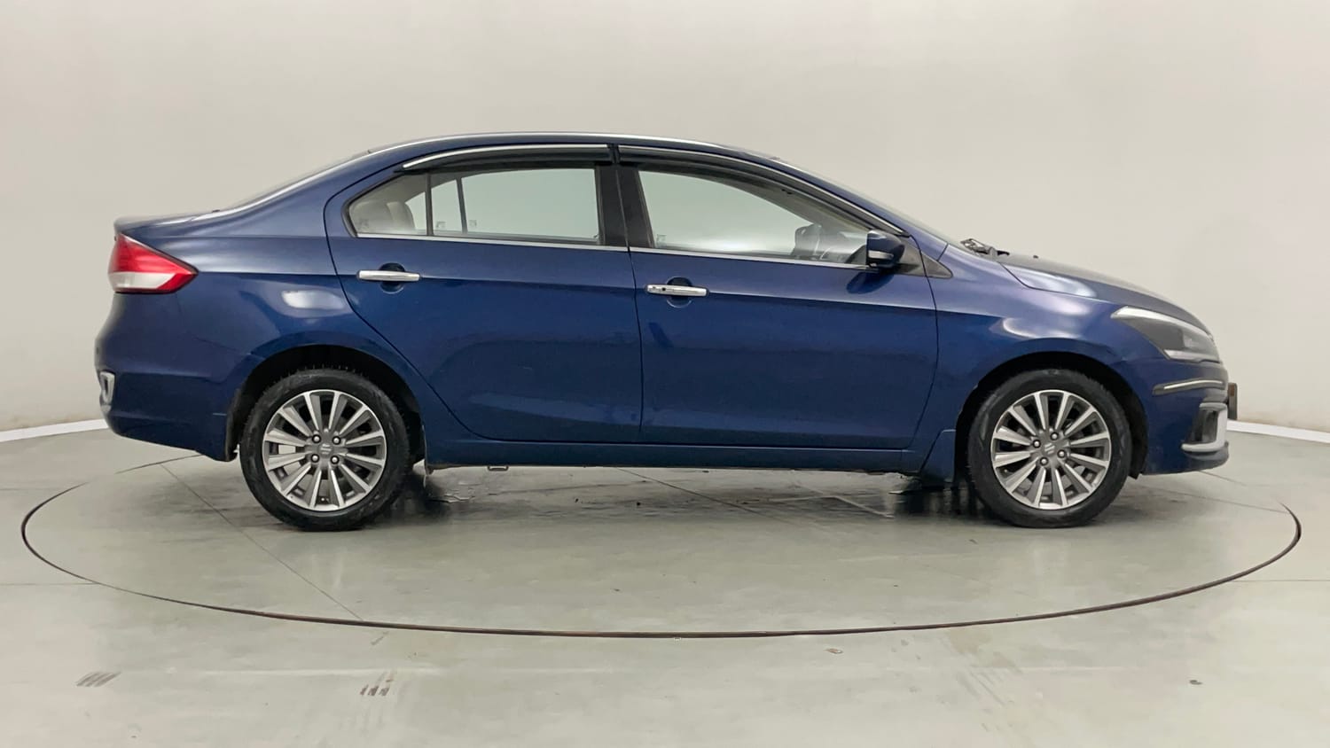 Used 2018 Maruti Suzuki Ciaz Alpha Hybrid 1.5 AT Petrol Automatic exterior RIGHT SIDE VIEW