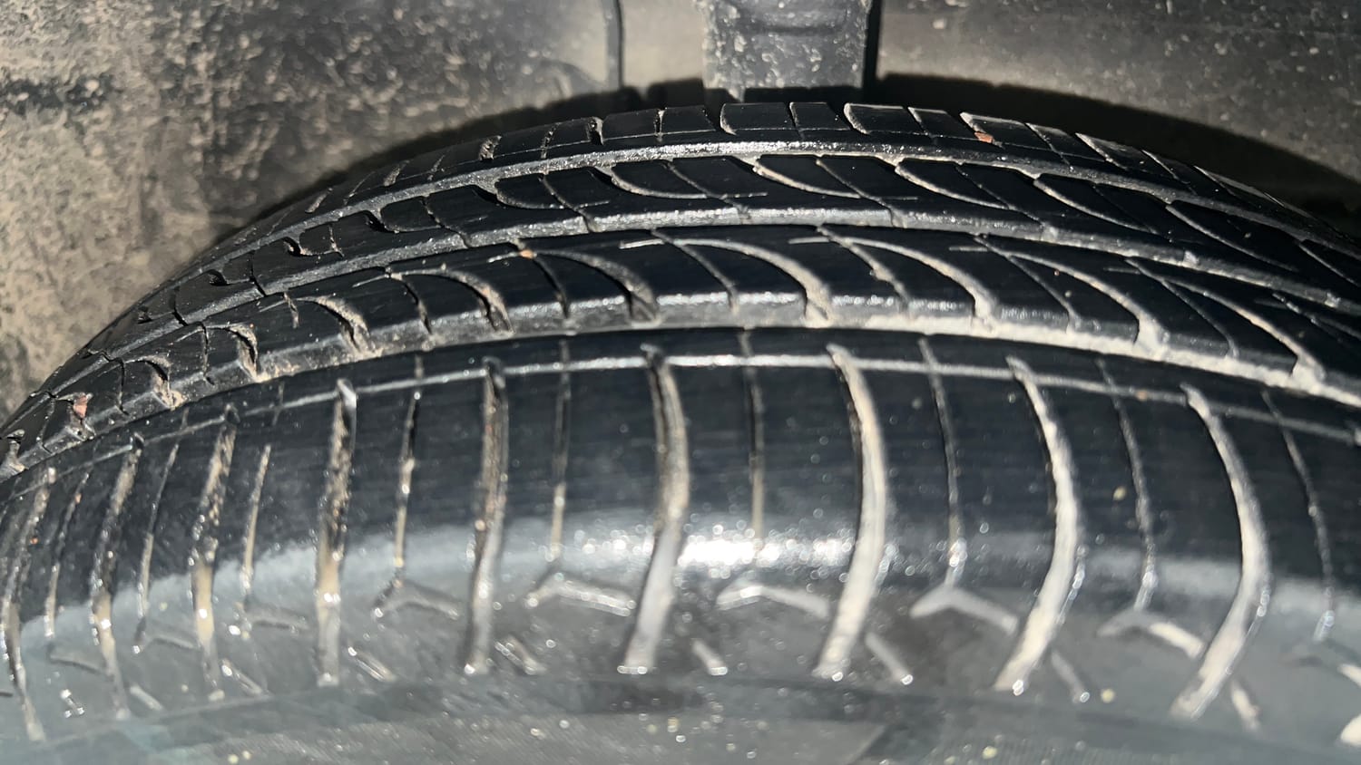 Used 2013 Maruti Suzuki Wagon R 1.0 VXi Petrol Manual tyres RIGHT FRONT TYRE TREAD VIEW