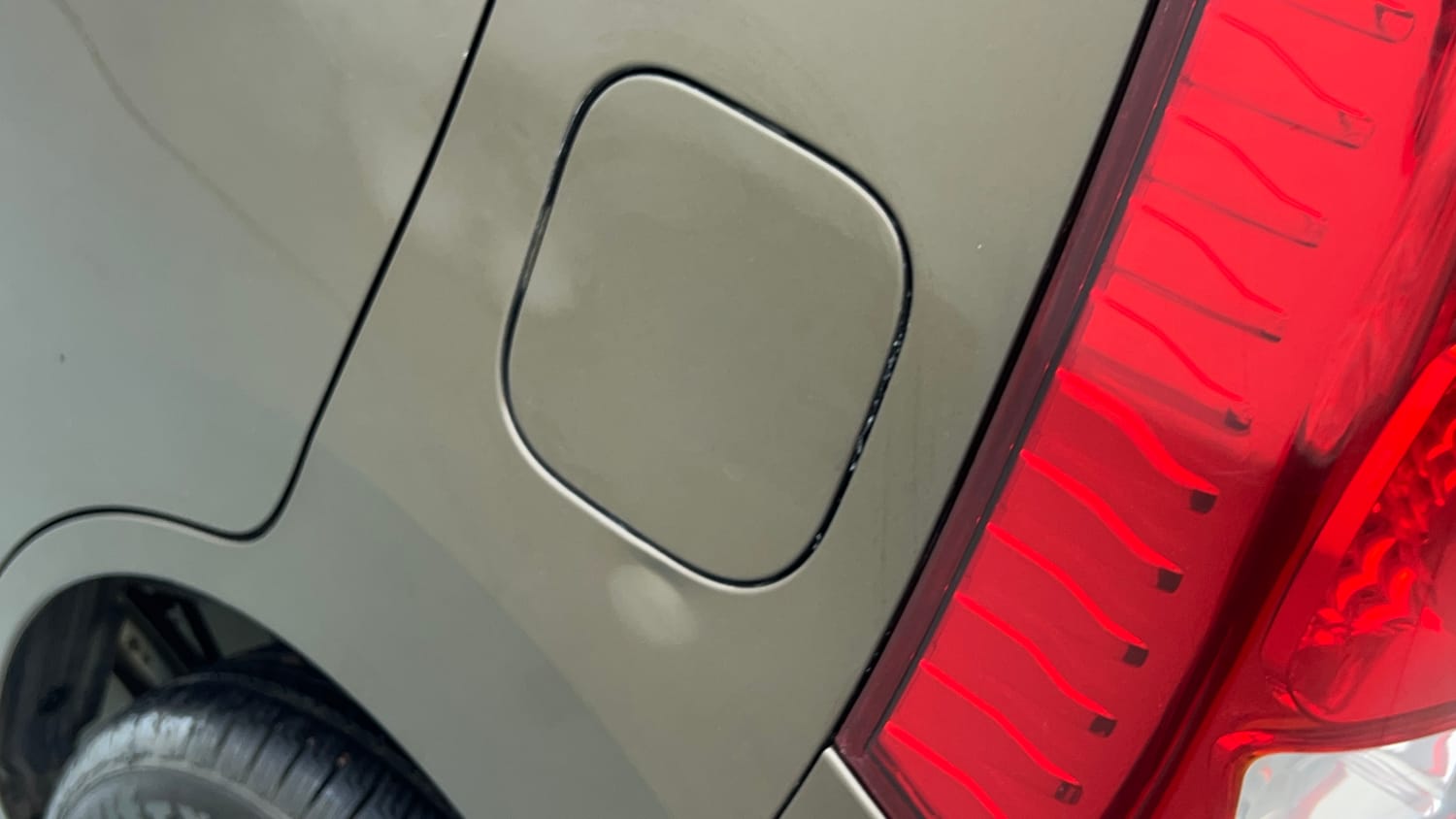 Used 2013 Maruti Suzuki Wagon R VXI Petrol Manual dents MINOR DENT