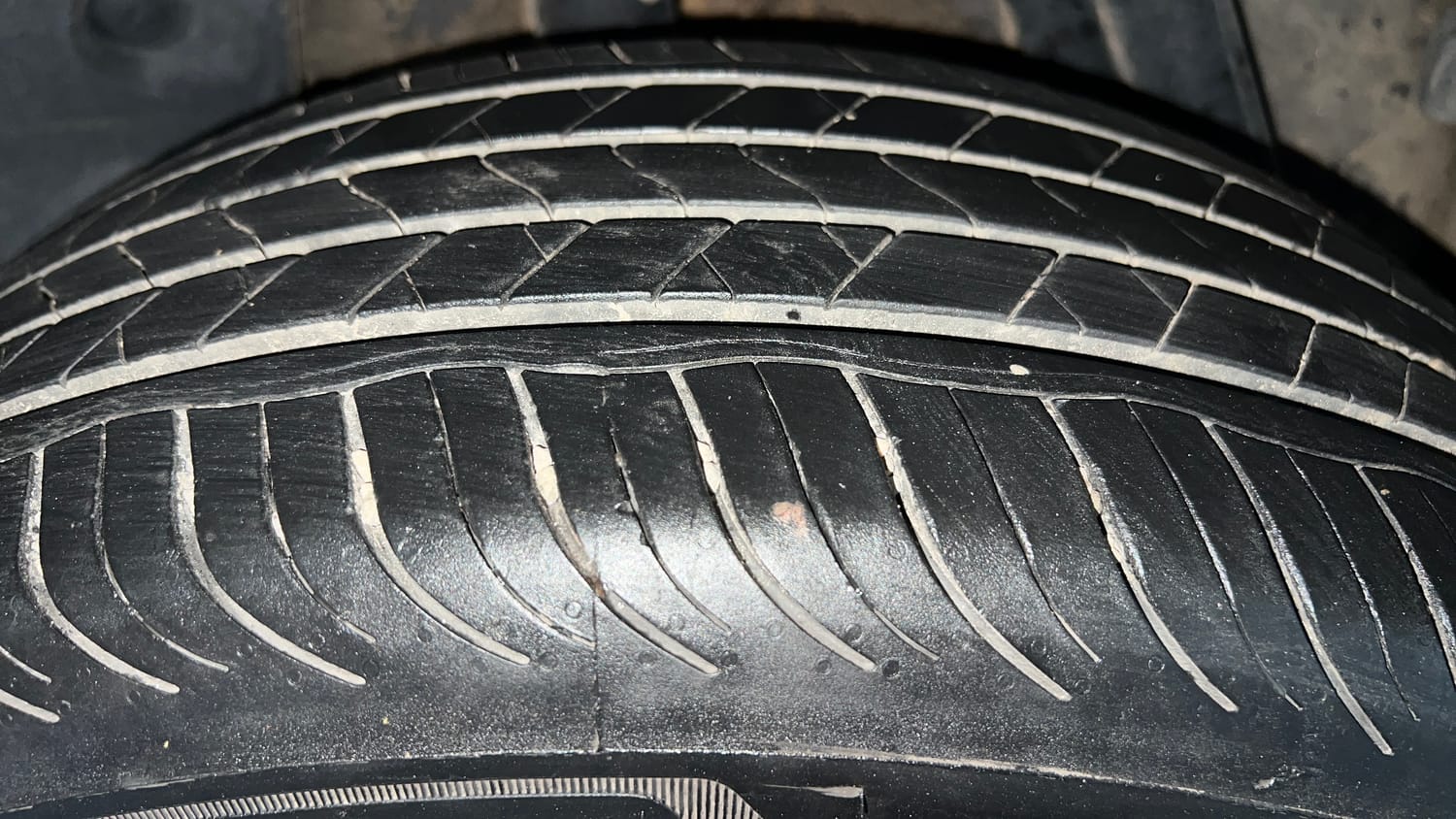 Used 2021 Renault Duster RXZ 1.3 Turbo Petrol CVT Petrol Automatic tyres RIGHT REAR TYRE TREAD VIEW