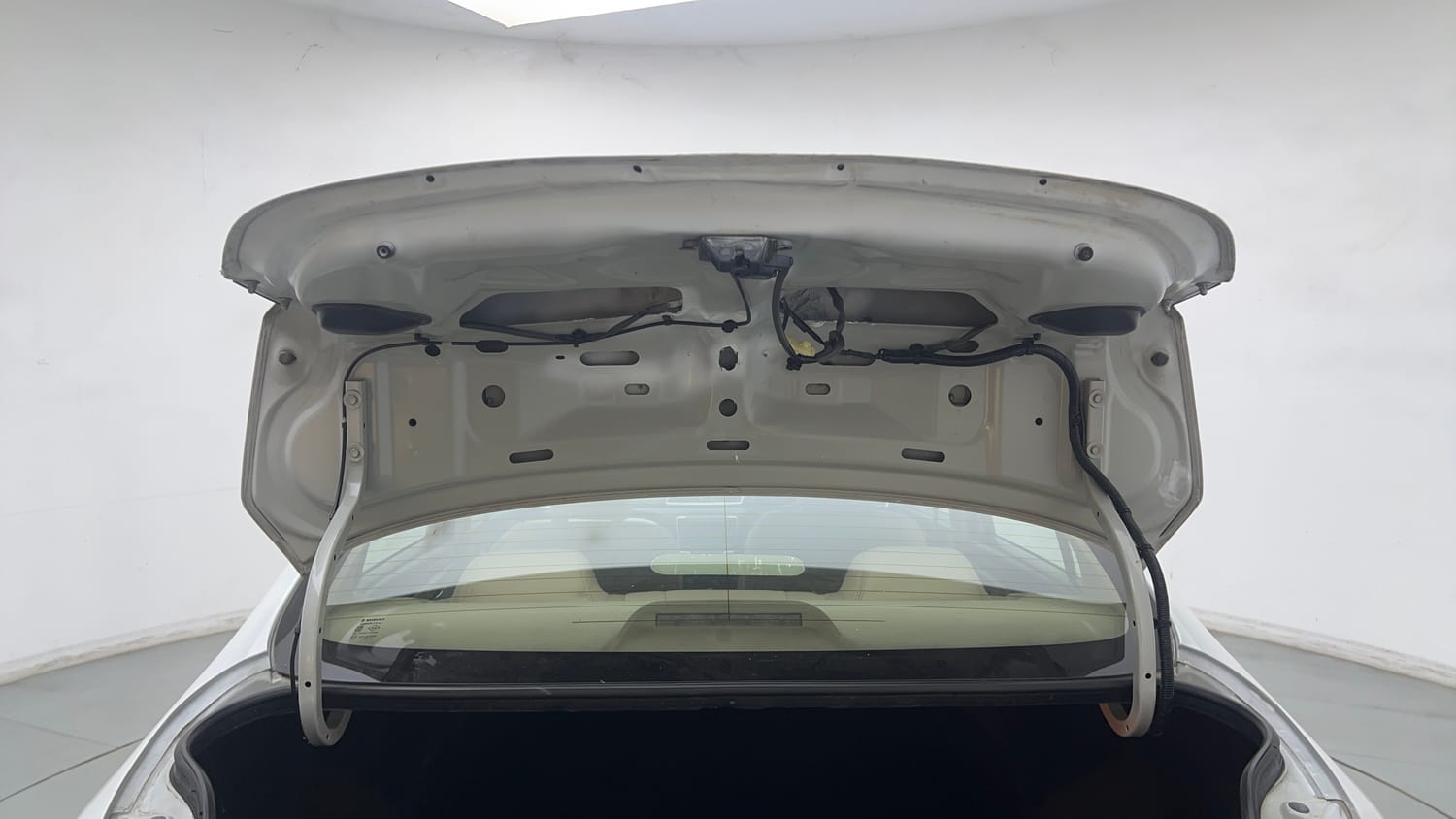 Used 2016 Maruti Suzuki Ciaz VXi+ AT Petrol Automatic interior DICKY DOOR OPEN VIEW