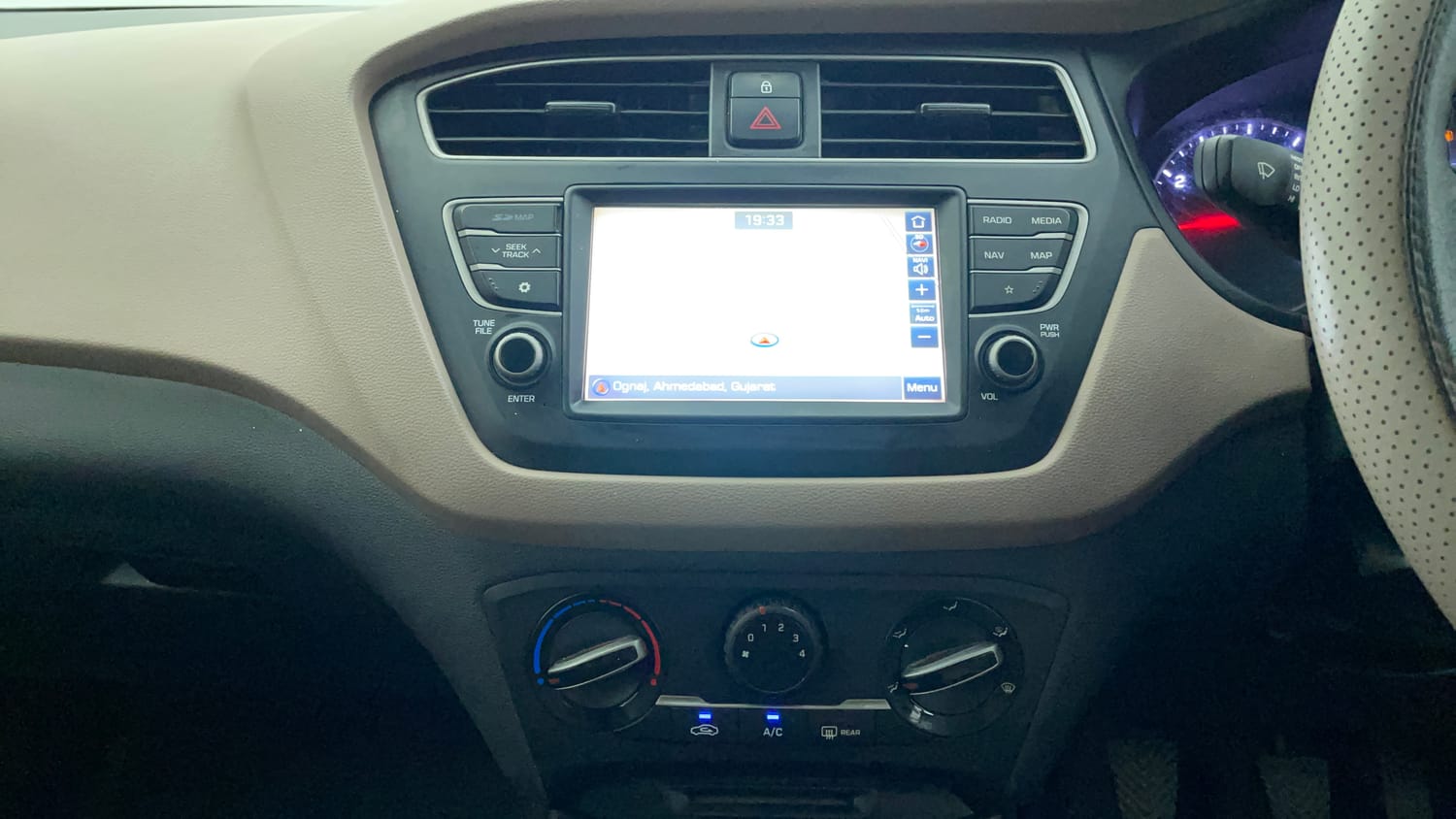 Used 2020 Hyundai Elite i20 Sportz Plus 1.2 Petrol Manual interior MUSIC SYSTEM & AC CONTROL VIEW