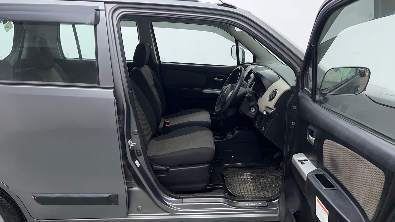 Used 2015 Maruti Suzuki Wagon R LXI CNG Cng Manual interior RIGHT SIDE FRONT DOOR CABIN VIEW