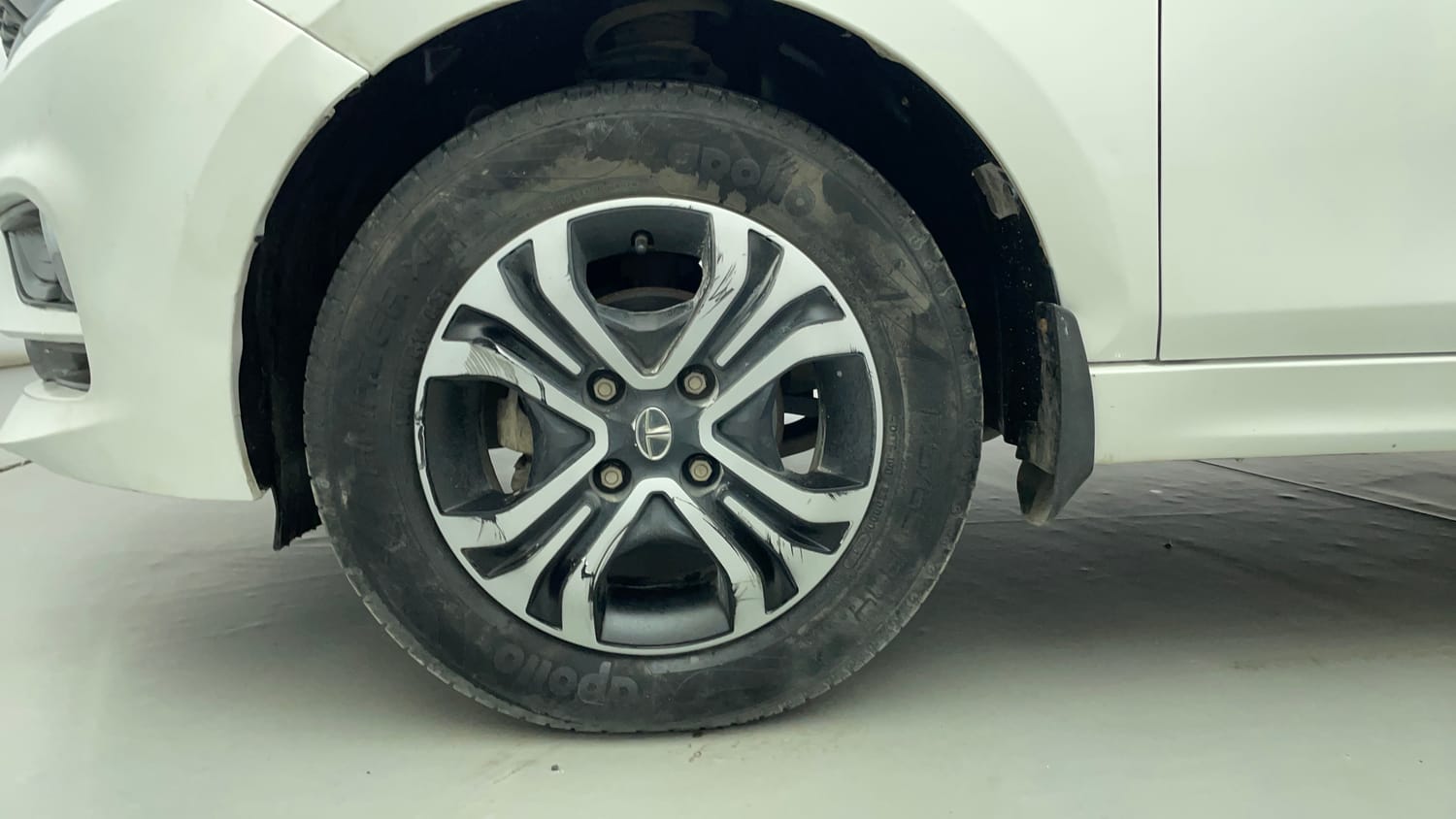 Used 2020 Tata Tiago XZA Petrol Automatic tyres LEFT FRONT TYRE RIM VIEW