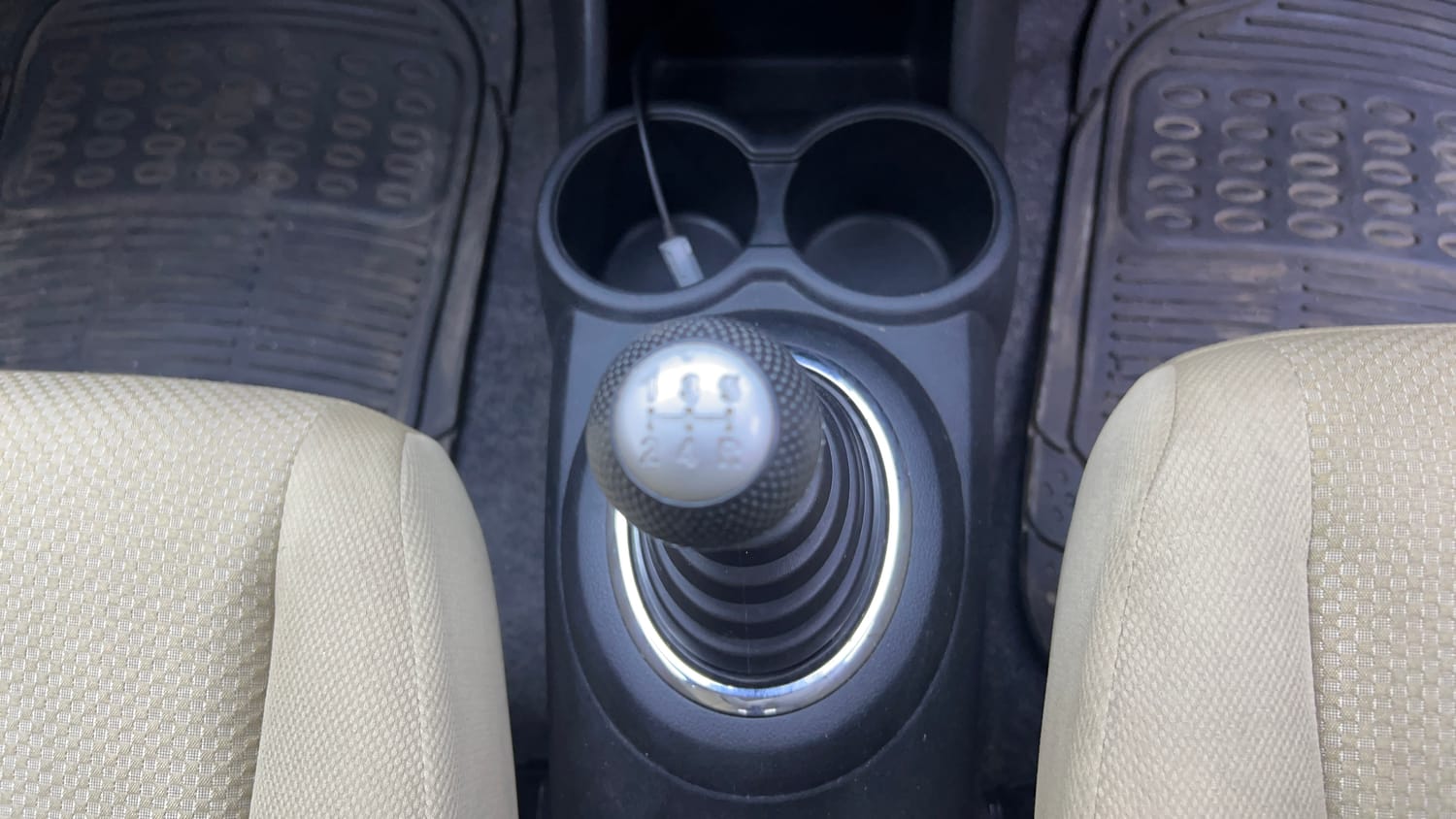 Used 2014 Honda Brio S MT Petrol Manual interior GEAR  KNOB VIEW