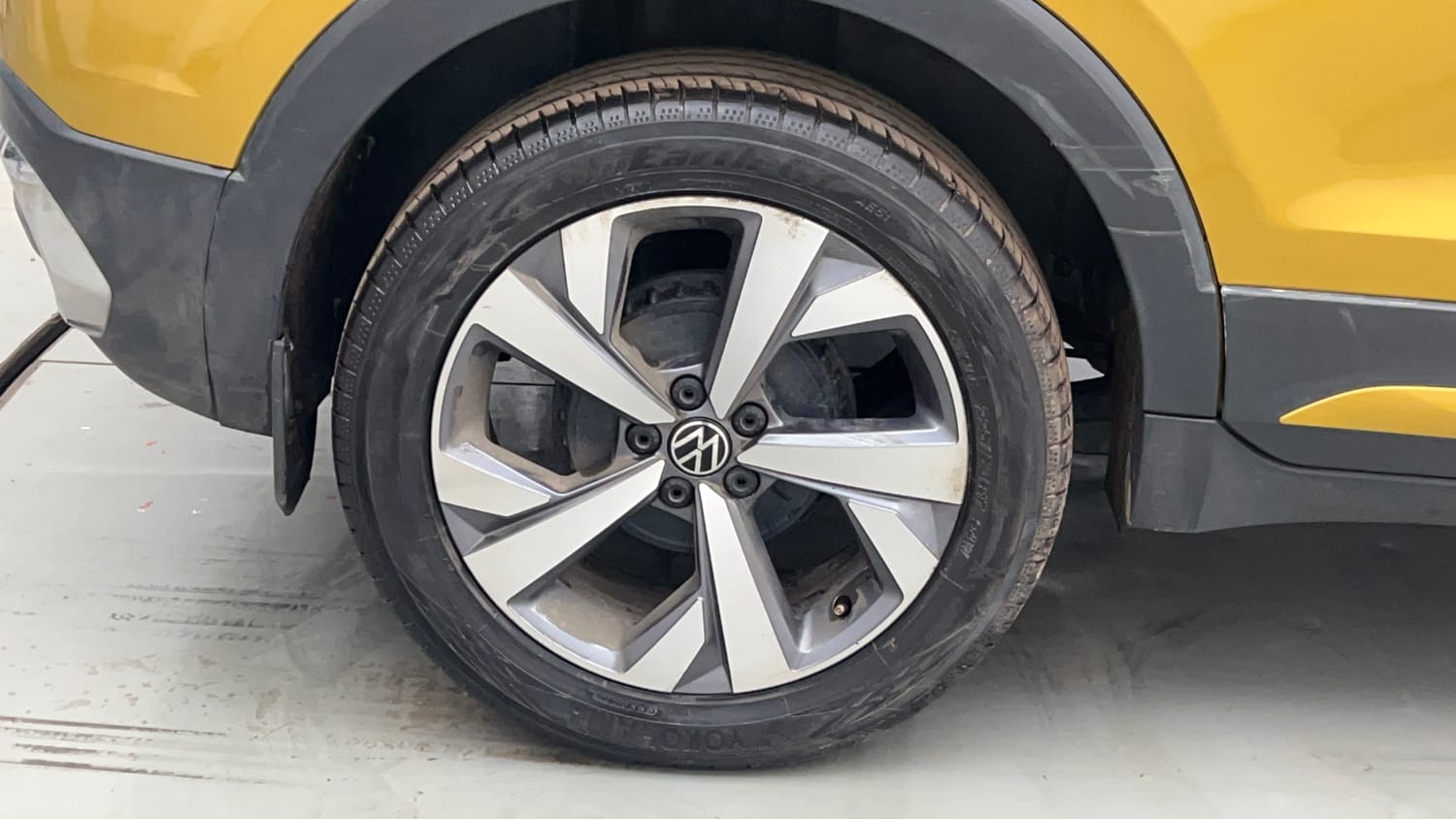 Used 2022 Volkswagen Taigun Topline 1.0 TSI MT Petrol Manual tyres RIGHT REAR TYRE RIM VIEW