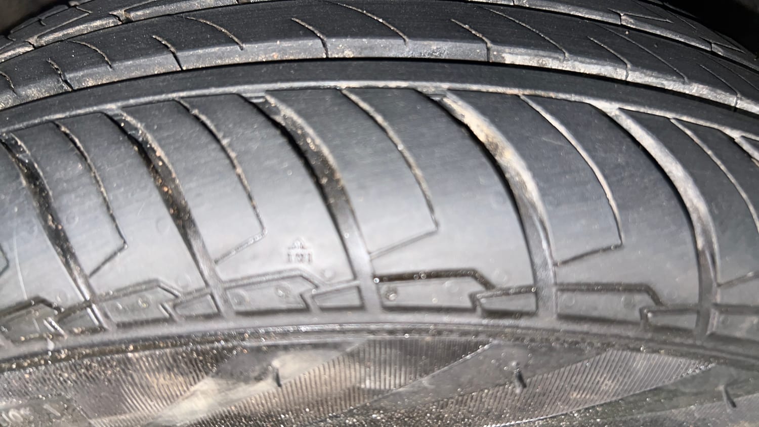Used 2025 Hyundai Exter SX (O) Connect 1.2 AMT Petrol Automatic tyres RIGHT FRONT TYRE TREAD VIEW