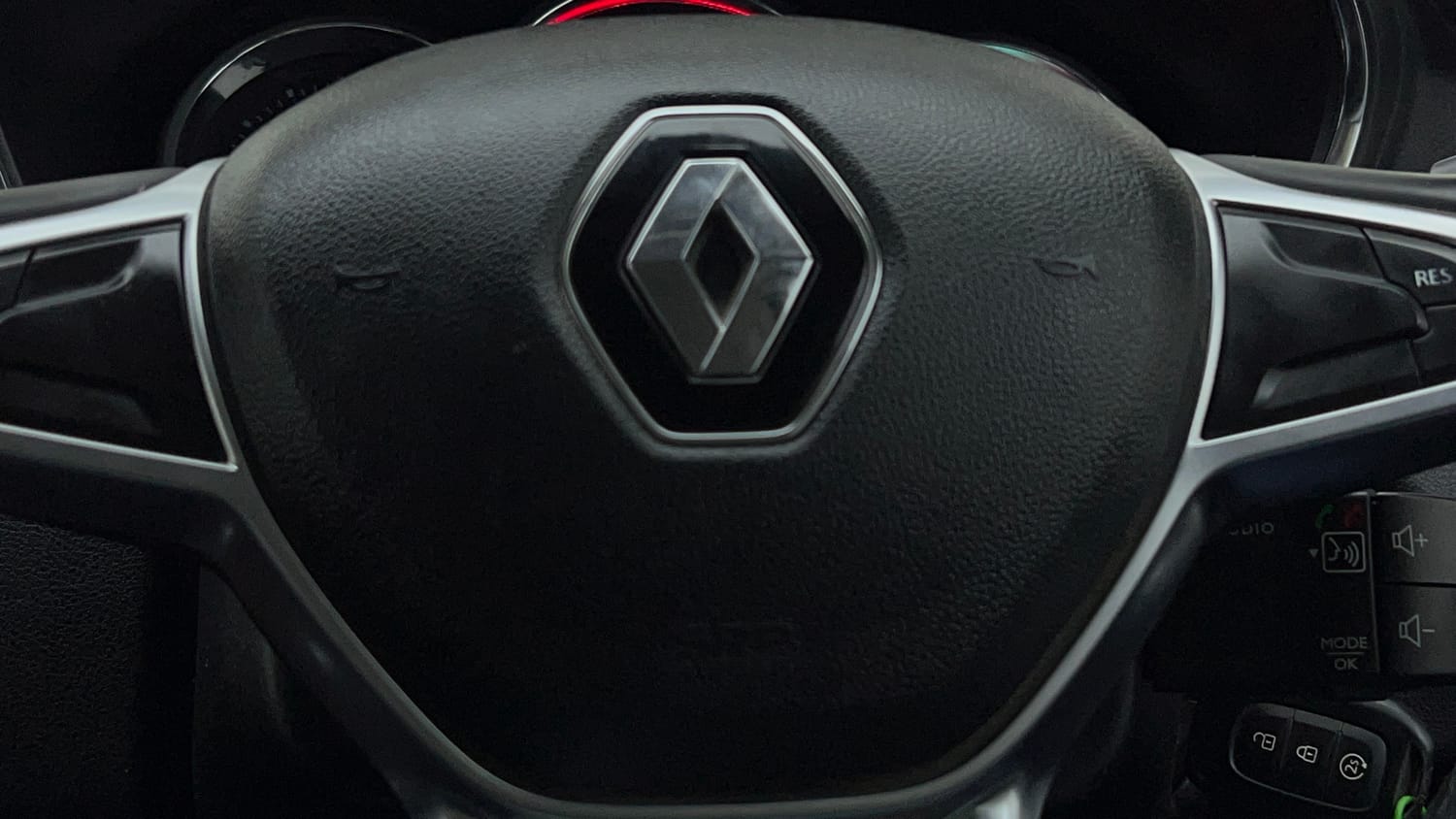 Used 2021 Renault Duster RXZ 1.3 Turbo Petrol CVT Petrol Automatic top_features Airbags