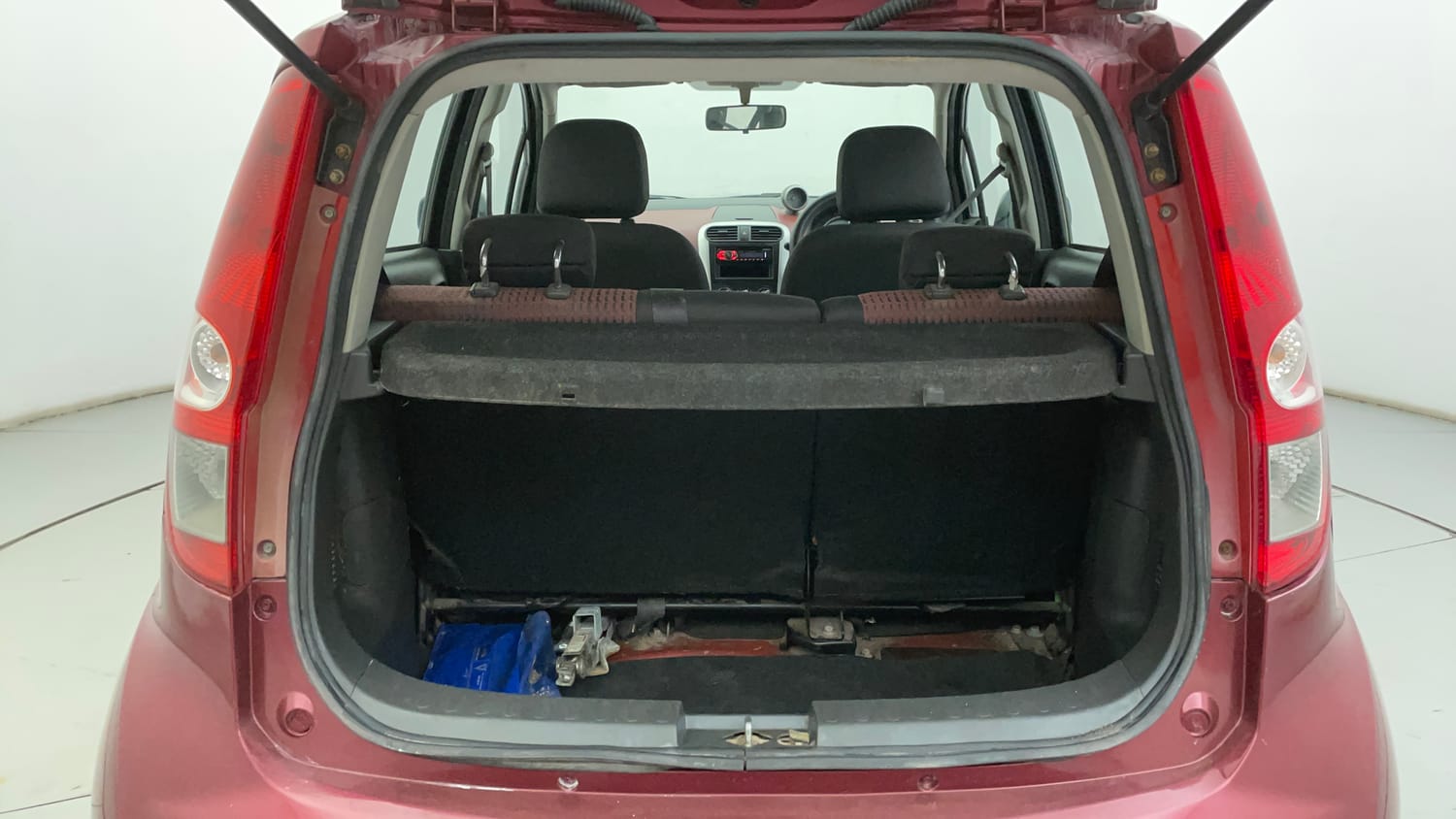 Used 2013 Maruti Suzuki Ritz Vxi BS-IV Petrol Manual interior DICKY INSIDE VIEW