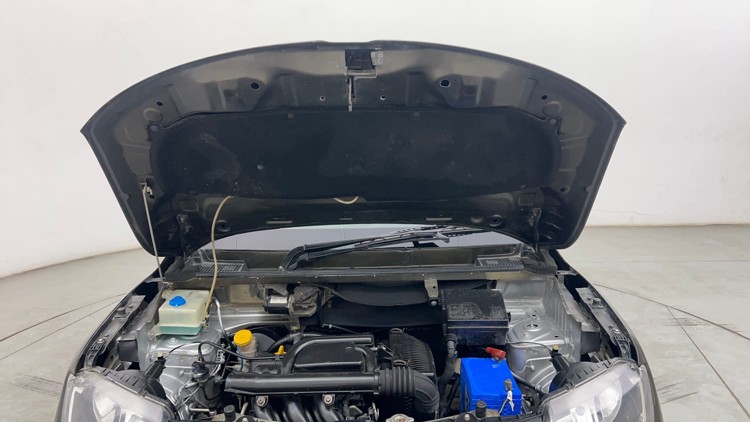 Used 2019 Renault Kwid RXT (O) 1.0 SCE Edition Petrol Manual engine ENGINE & BONNET OPEN FRONT VIEW
