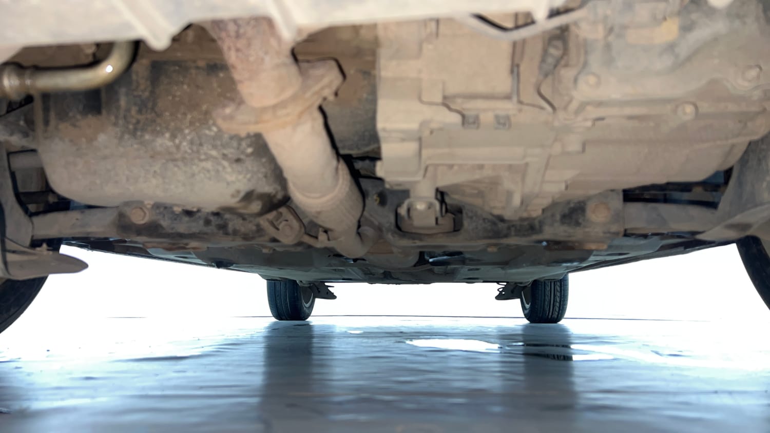 Used 2016 Volkswagen Vento Highline Petrol AT Petrol Automatic extra FRONT LEFT UNDERBODY VIEW