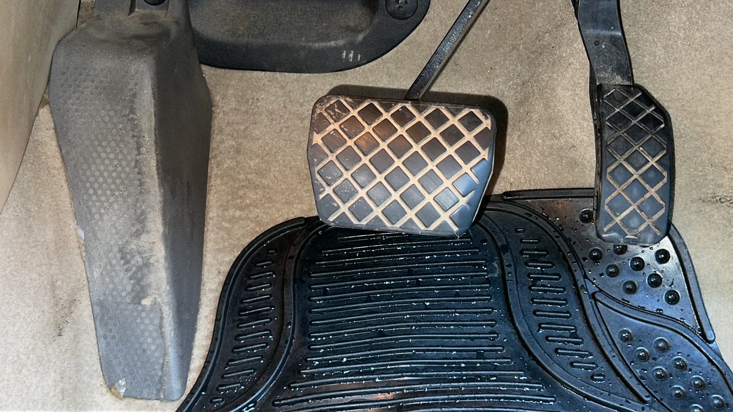 Used 2016 Volkswagen Vento Highline Petrol AT Petrol Automatic interior PEDALS VIEW