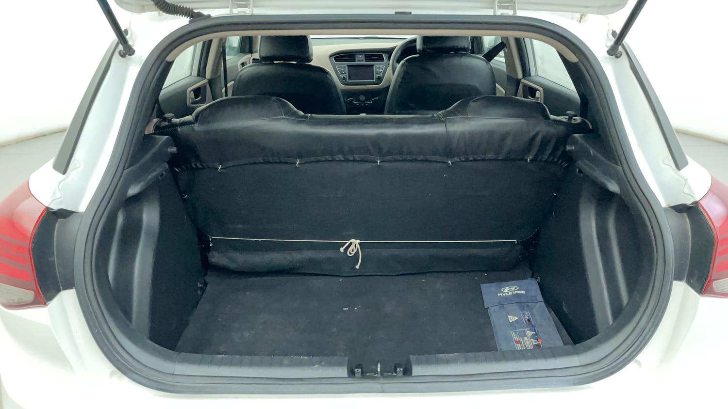 Used 2020 Hyundai Elite i20 Sportz Plus 1.2 Petrol Manual interior DICKY INSIDE VIEW