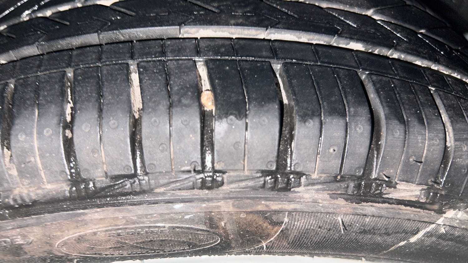 Used 2016 Ford Figo Titanium 1.5 Ti-VCT AT Petrol Automatic tyres LEFT REAR TYRE TREAD VIEW