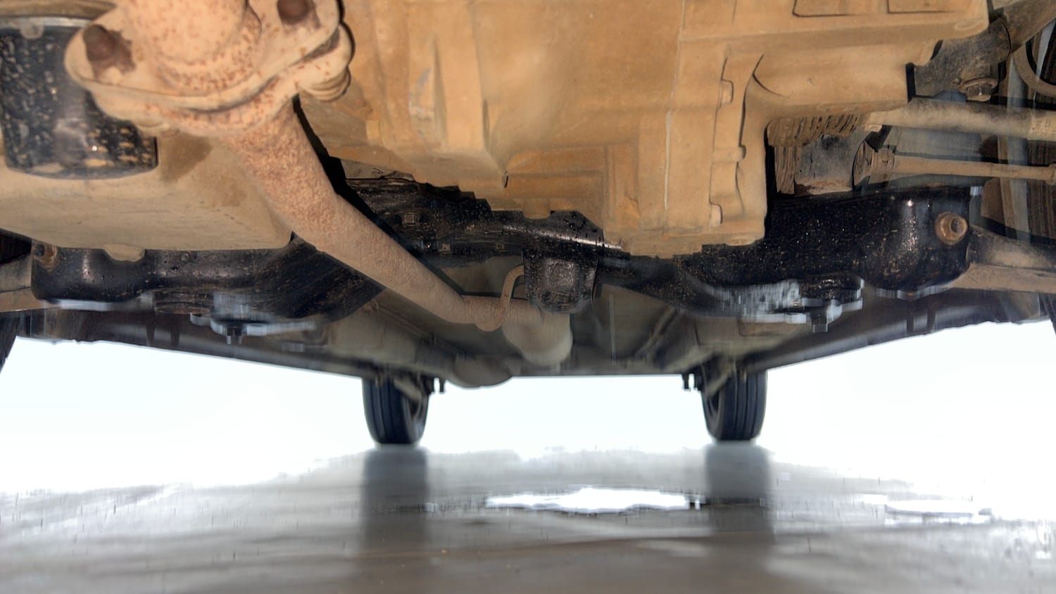 Used 2013 Maruti Suzuki Wagon R VXI Petrol Manual extra FRONT LEFT UNDERBODY VIEW
