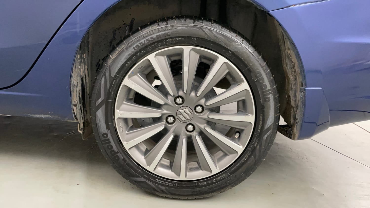 Used 2018 Maruti Suzuki Ciaz Alpha Hybrid 1.5 AT Petrol Automatic tyres LEFT REAR TYRE RIM VIEW
