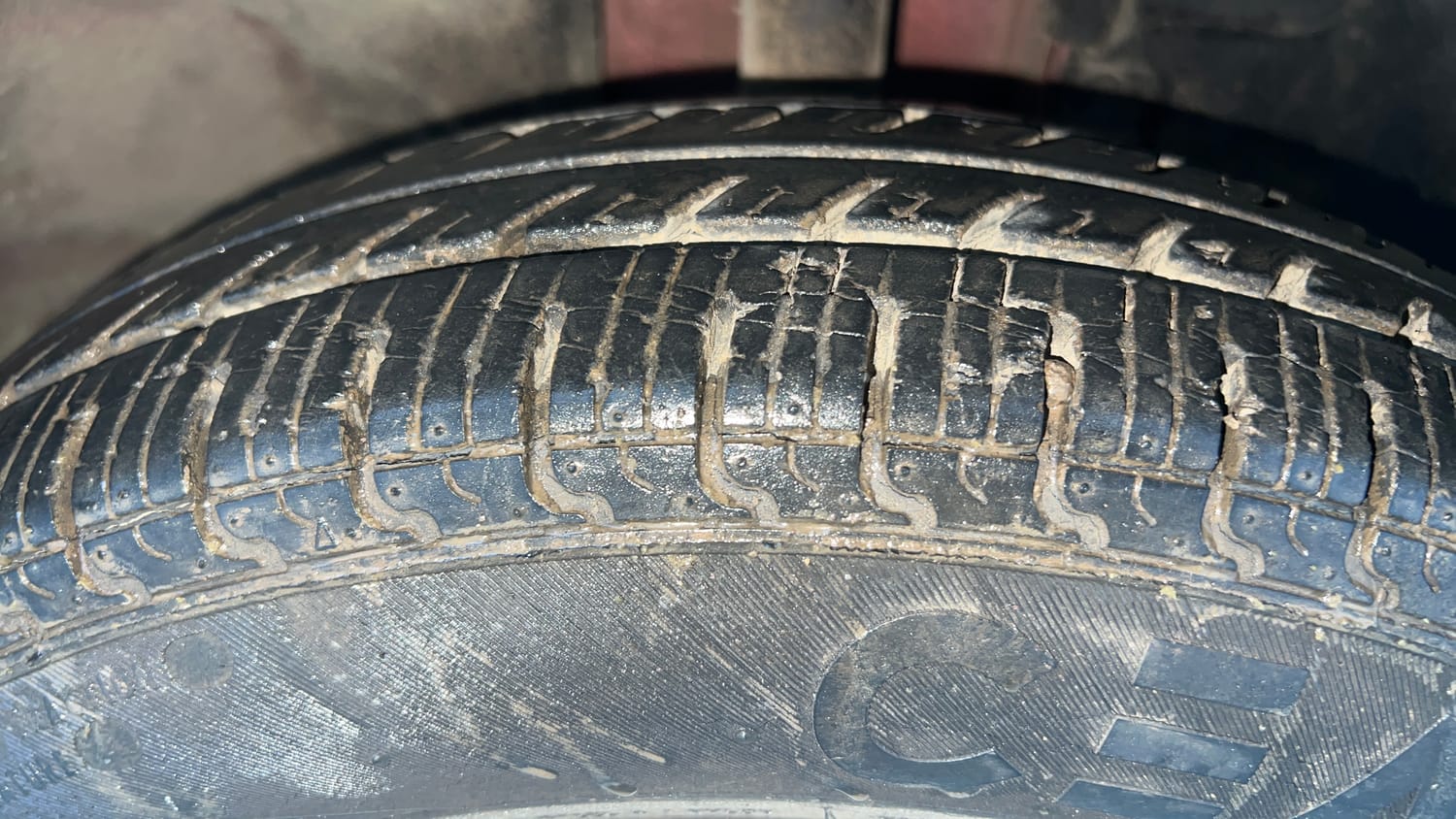 Used 2019 Renault Kwid RXT (O) 1.0 SCE Edition Petrol Manual tyres RIGHT FRONT TYRE TREAD VIEW