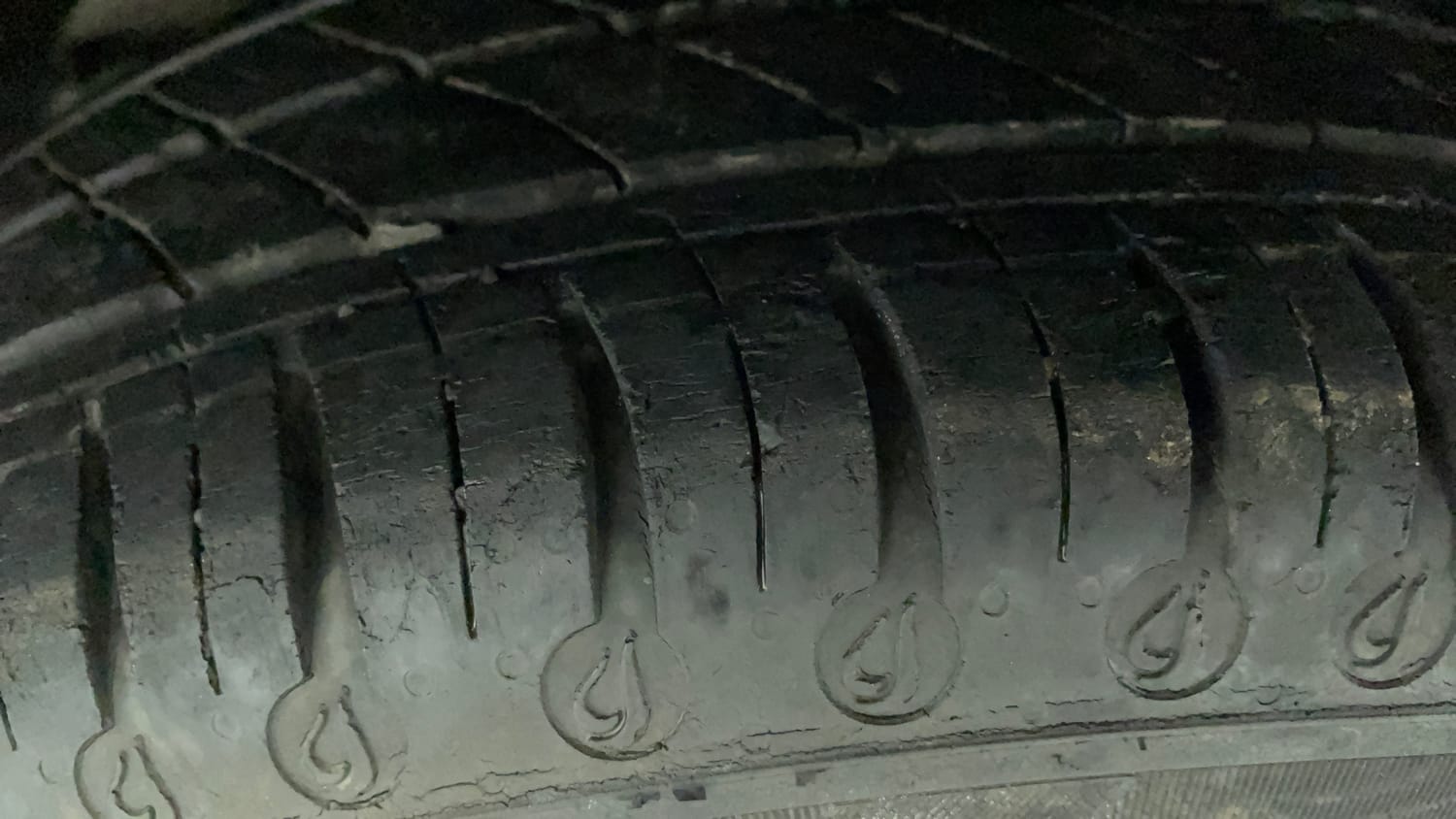 Used 2020 Tata Tiago XZA Petrol Automatic tyres LEFT FRONT TYRE TREAD VIEW