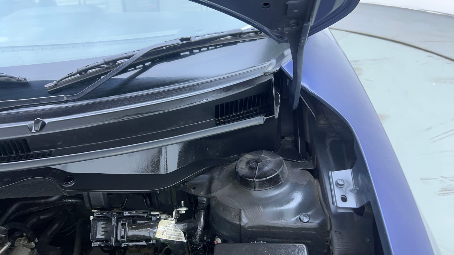 Used 2017 Maruti Suzuki Dzire ZXi Plus AMT Petrol Automatic engine ENGINE LEFT SIDE HINGE & APRON VIEW