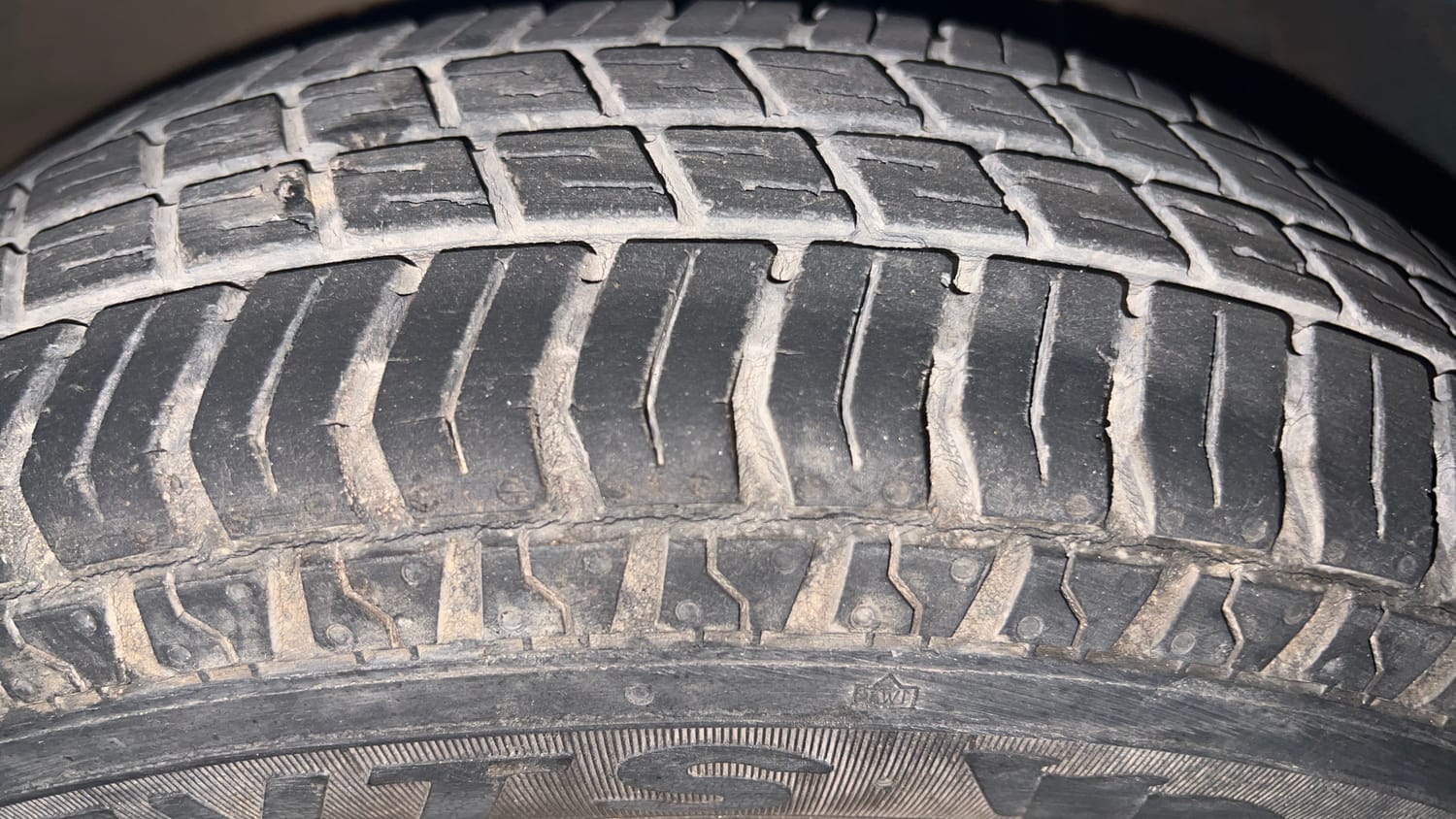 Used 2018 Maruti Suzuki Alto 800 VXi Petrol Manual tyres LEFT FRONT TYRE TREAD VIEW