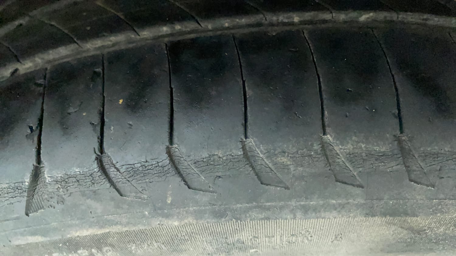 Used 2017 Maruti Suzuki Ciaz Alpha 1.3 Hybrid Diesel Manual tyres RIGHT FRONT TYRE TREAD VIEW