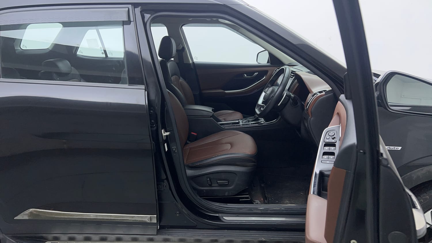 Used 2022 Hyundai Alcazar Signature (O) 6 STR 1.5 Diesel AT Diesel Automatic interior RIGHT SIDE FRONT DOOR CABIN VIEW