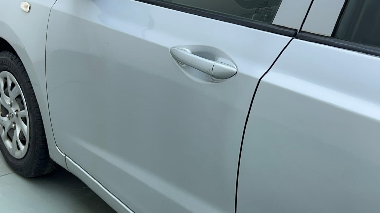 Used 2017 Hyundai Grand i10 Magna AT 1.2 Kappa VTVT Petrol Automatic dents MINOR SCRATCH