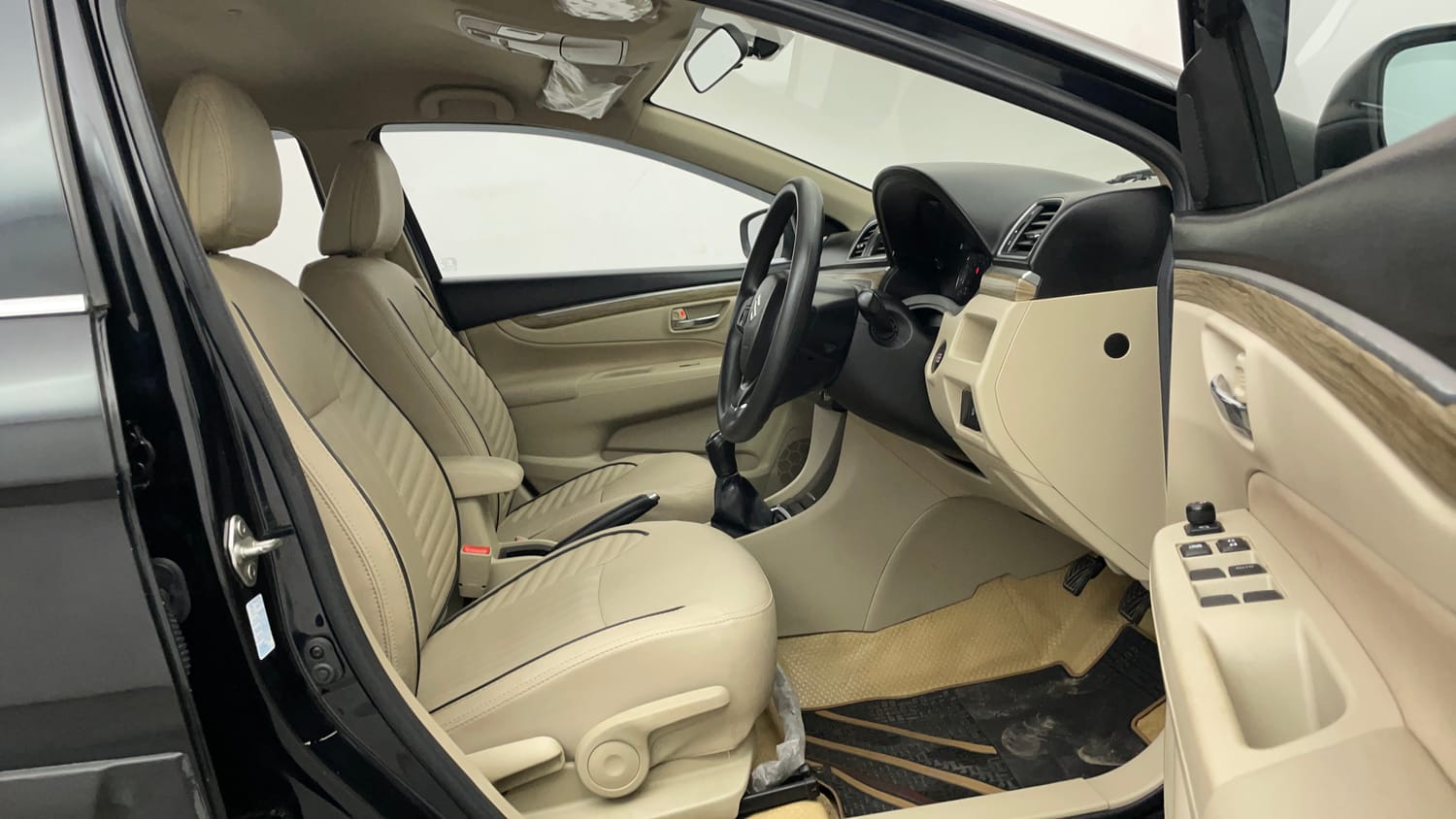 Used 2022 Maruti Suzuki Ciaz Zeta 1.5 Petrol Manual interior RIGHT SIDE FRONT DOOR CABIN VIEW