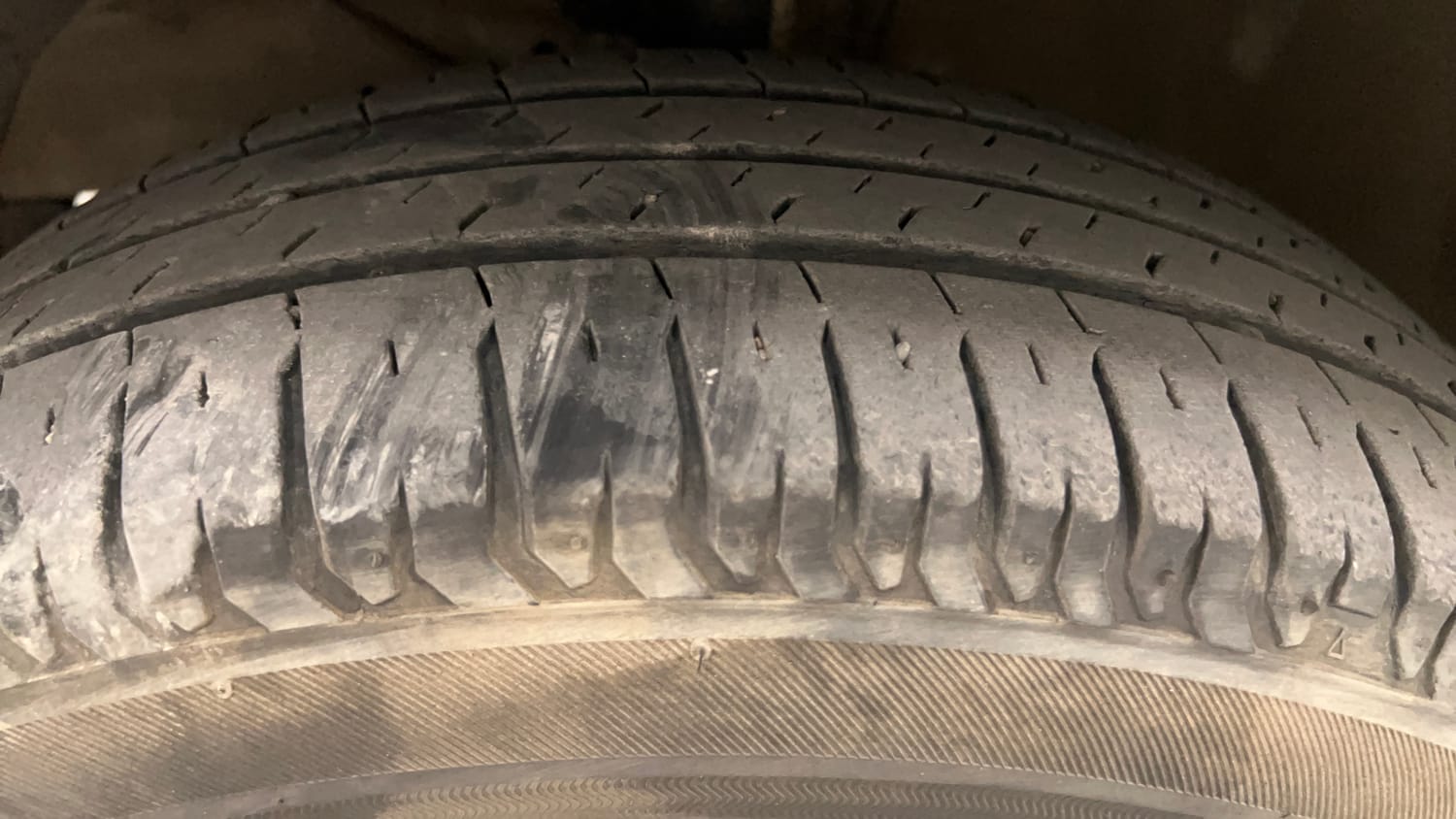 Used 2023 Maruti Suzuki Ertiga ZXi Plus Petrol Manual tyres LEFT FRONT TYRE TREAD VIEW