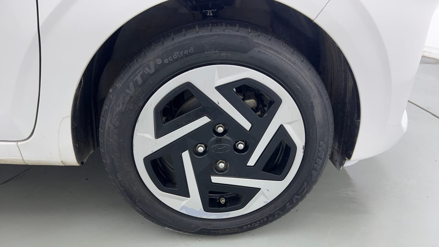 Used 2023 Hyundai Grand i10 Nios Sportz 1.2 Kappa CNG Cng Manual tyres RIGHT FRONT TYRE RIM VIEW