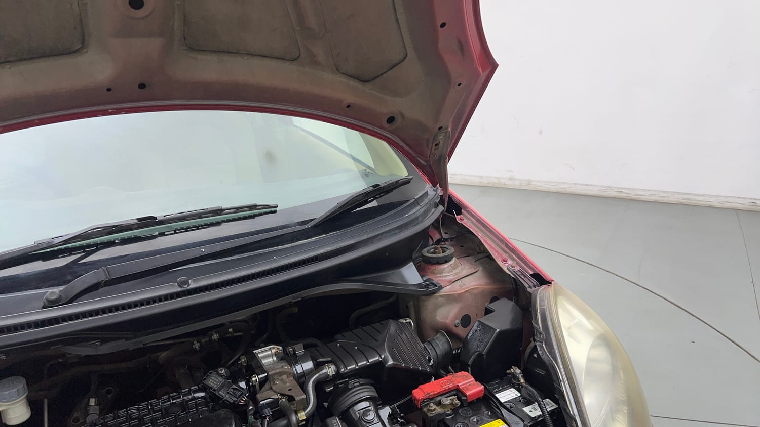 Used 2013 Honda Brio S MT Petrol Manual engine ENGINE LEFT SIDE HINGE & APRON VIEW