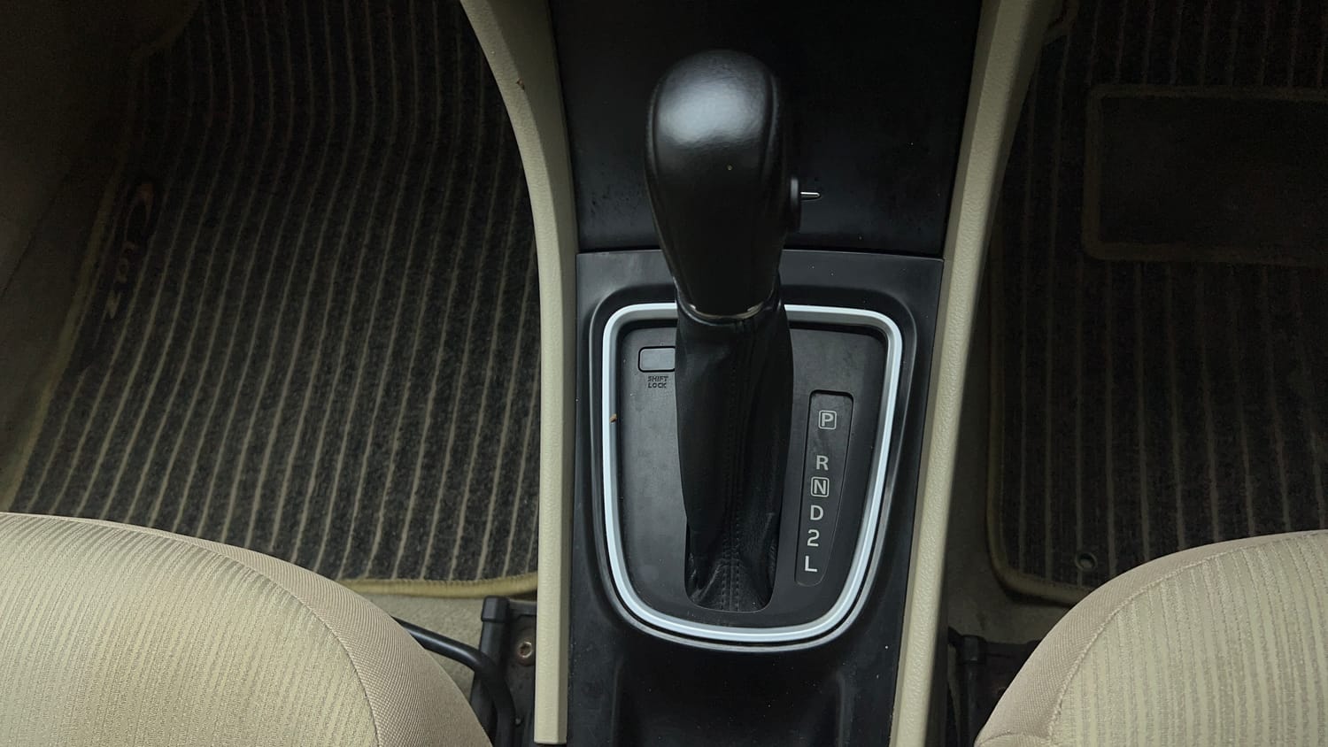 Used 2016 Maruti Suzuki Ciaz VXi+ AT Petrol Automatic interior GEAR  KNOB VIEW