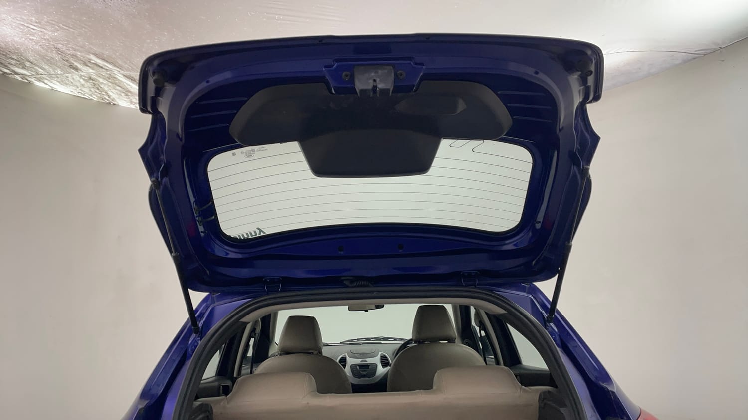 Used 2016 Ford Figo Titanium 1.2 Ti-VCT Petrol Manual interior DICKY DOOR OPEN VIEW