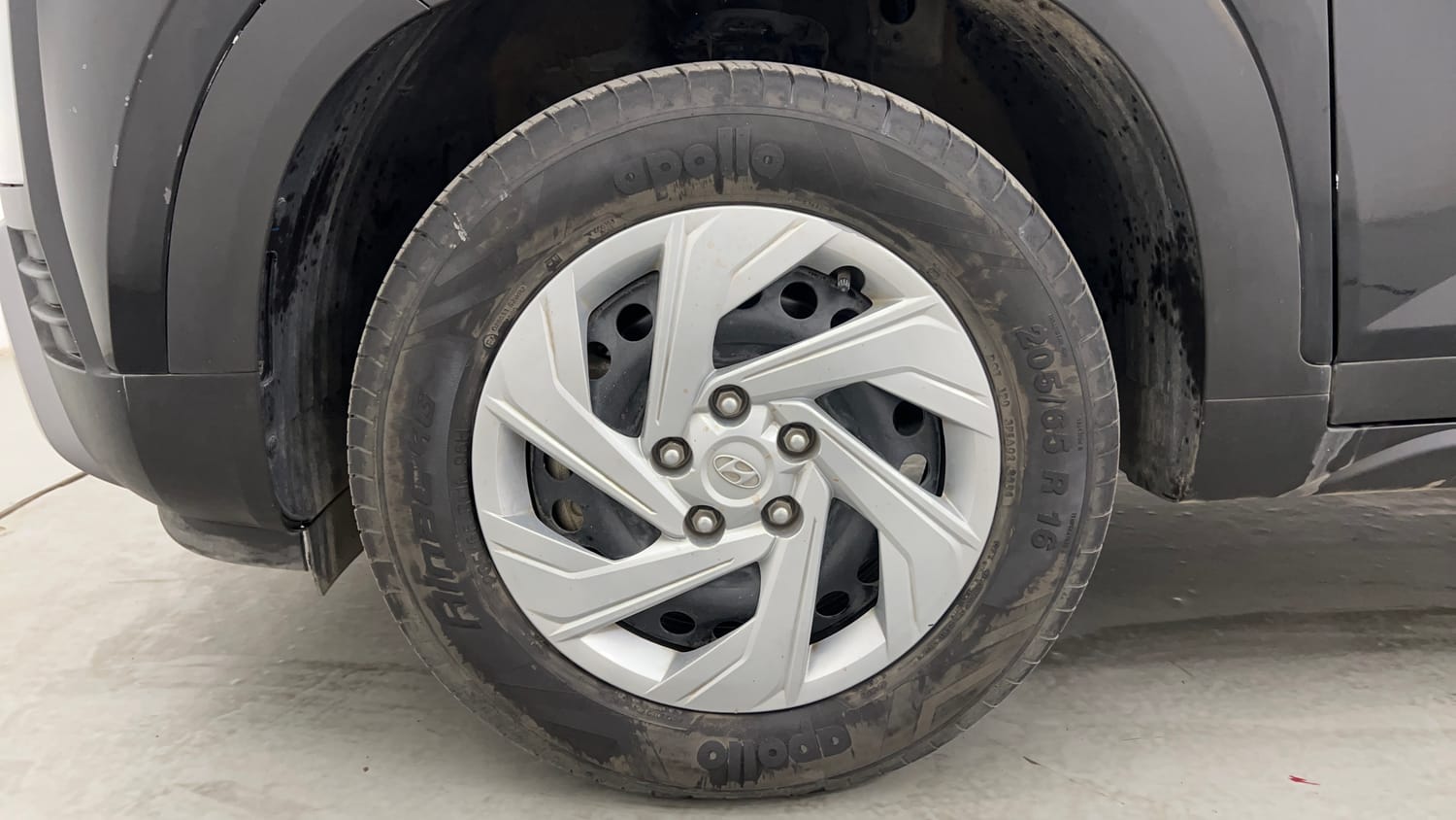 Used 2024 Hyundai Creta 1.5 MPi Petrol MT E Petrol Manual tyres LEFT FRONT TYRE RIM VIEW