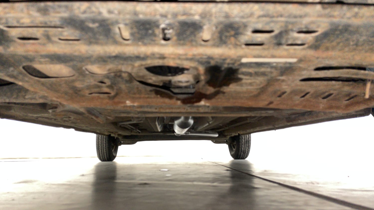 Used 2022 Renault Triber RXT EASY-R AMT Petrol Automatic extra FRONT LEFT UNDERBODY VIEW