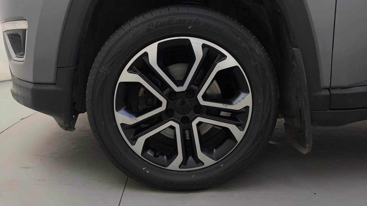 Used 2020 Jeep Compass Limited Plus Petrol AT Petrol Automatic tyres LEFT FRONT TYRE RIM VIEW