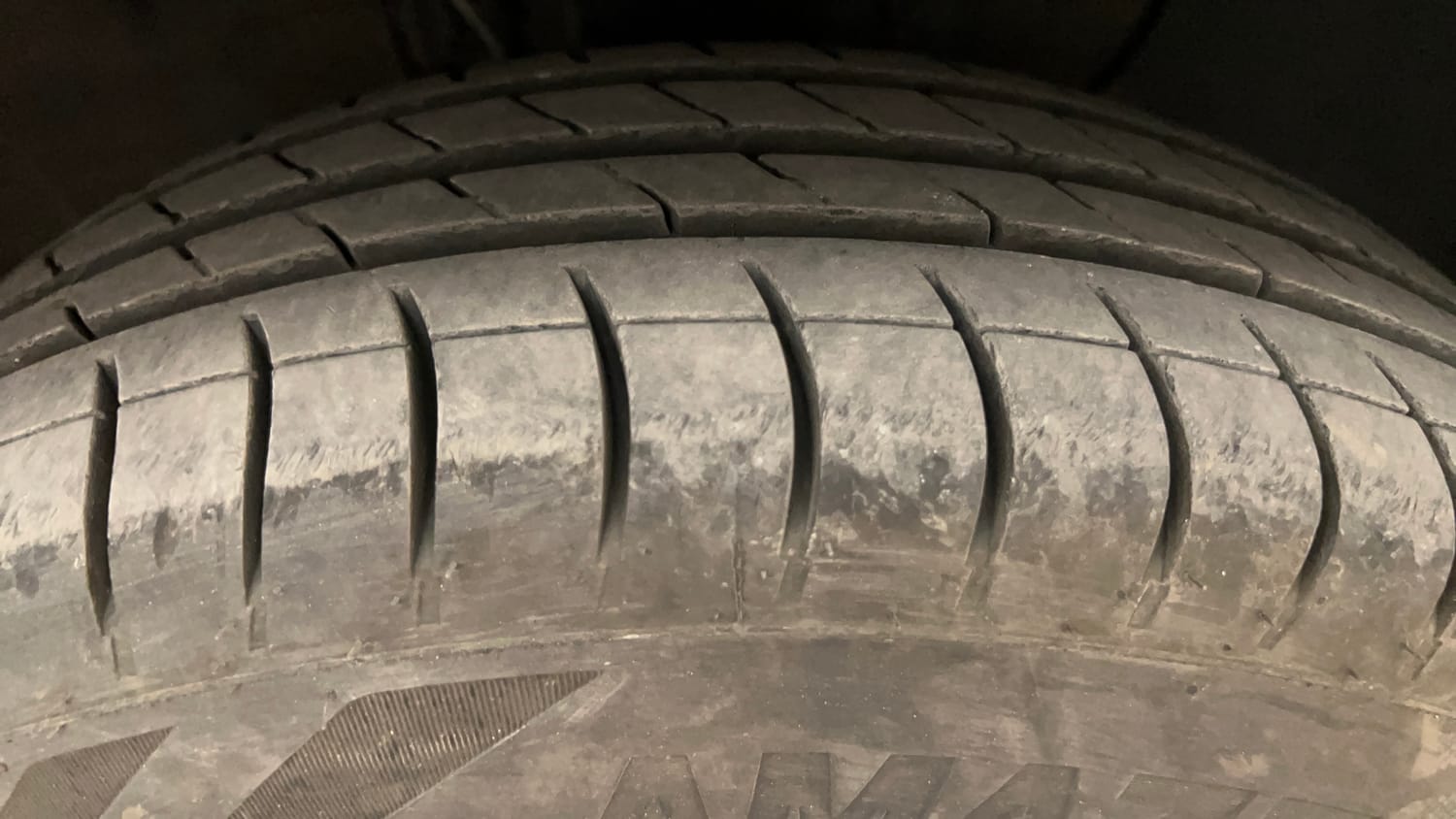 Used 2017 Hyundai Elite i20 Sportz 1.2 Petrol Manual tyres RIGHT FRONT TYRE TREAD VIEW