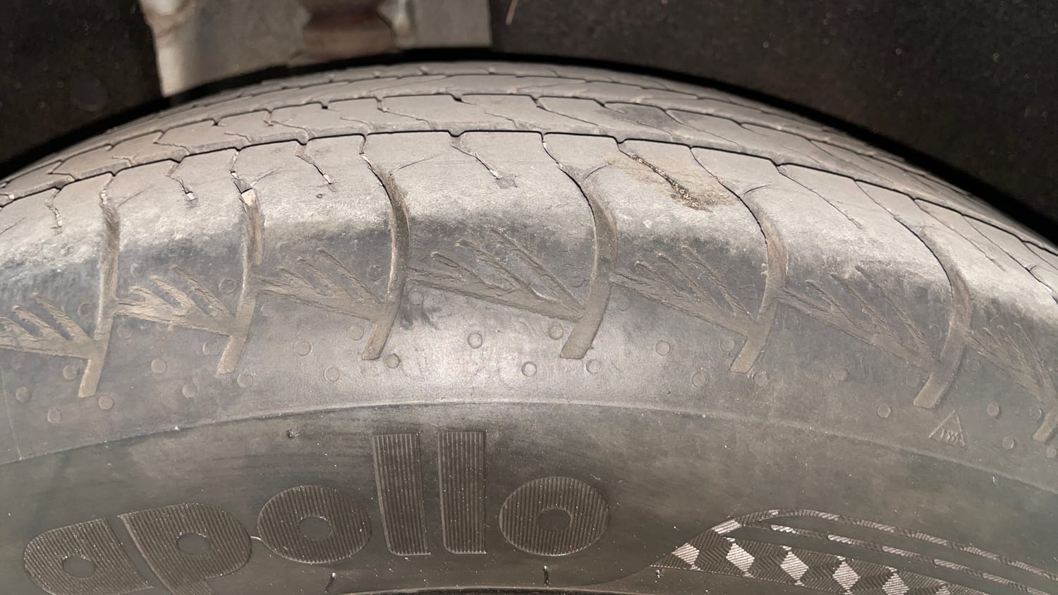 Used 2021 Hyundai Alcazar Platinum (O) 6 STR 2.0 Petrol AT Petrol Automatic tyres RIGHT REAR TYRE TREAD VIEW