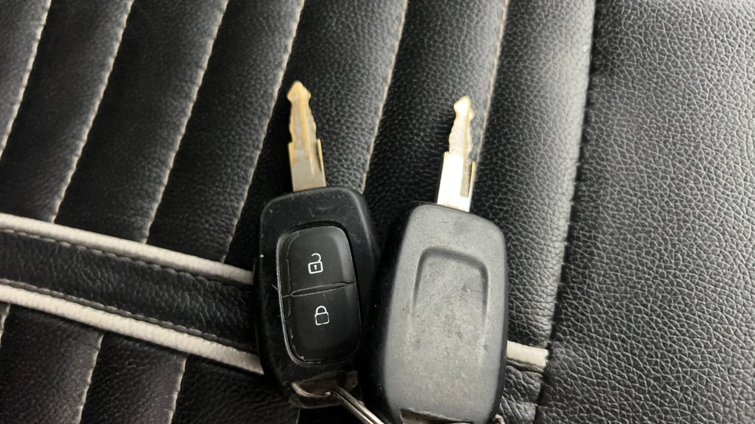 Used 2019 Renault Kwid RXT (O) 1.0 SCE Edition Petrol Manual extra CAR KEY VIEW