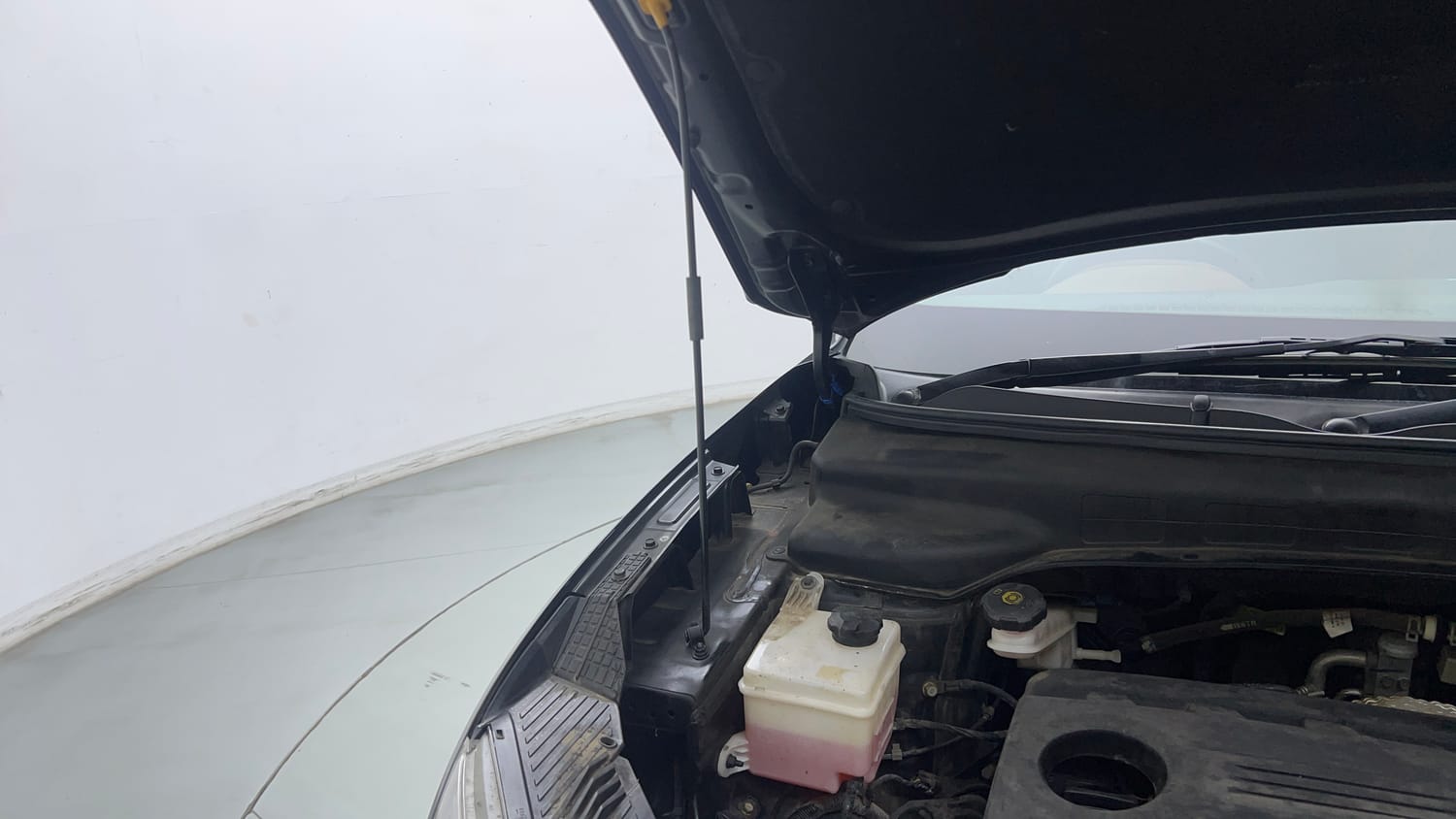 Used 2022 Hyundai Alcazar Signature (O) 6 STR 1.5 Diesel AT Diesel Automatic engine ENGINE RIGHT SIDE HINGE & APRON VIEW