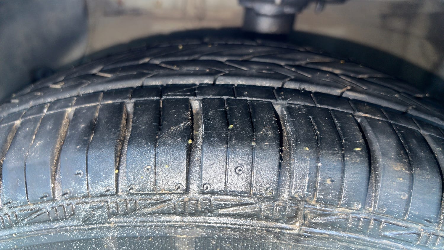 Used 2017 Hyundai Grand i10 Magna AT 1.2 Kappa VTVT Petrol Automatic tyres LEFT FRONT TYRE TREAD VIEW