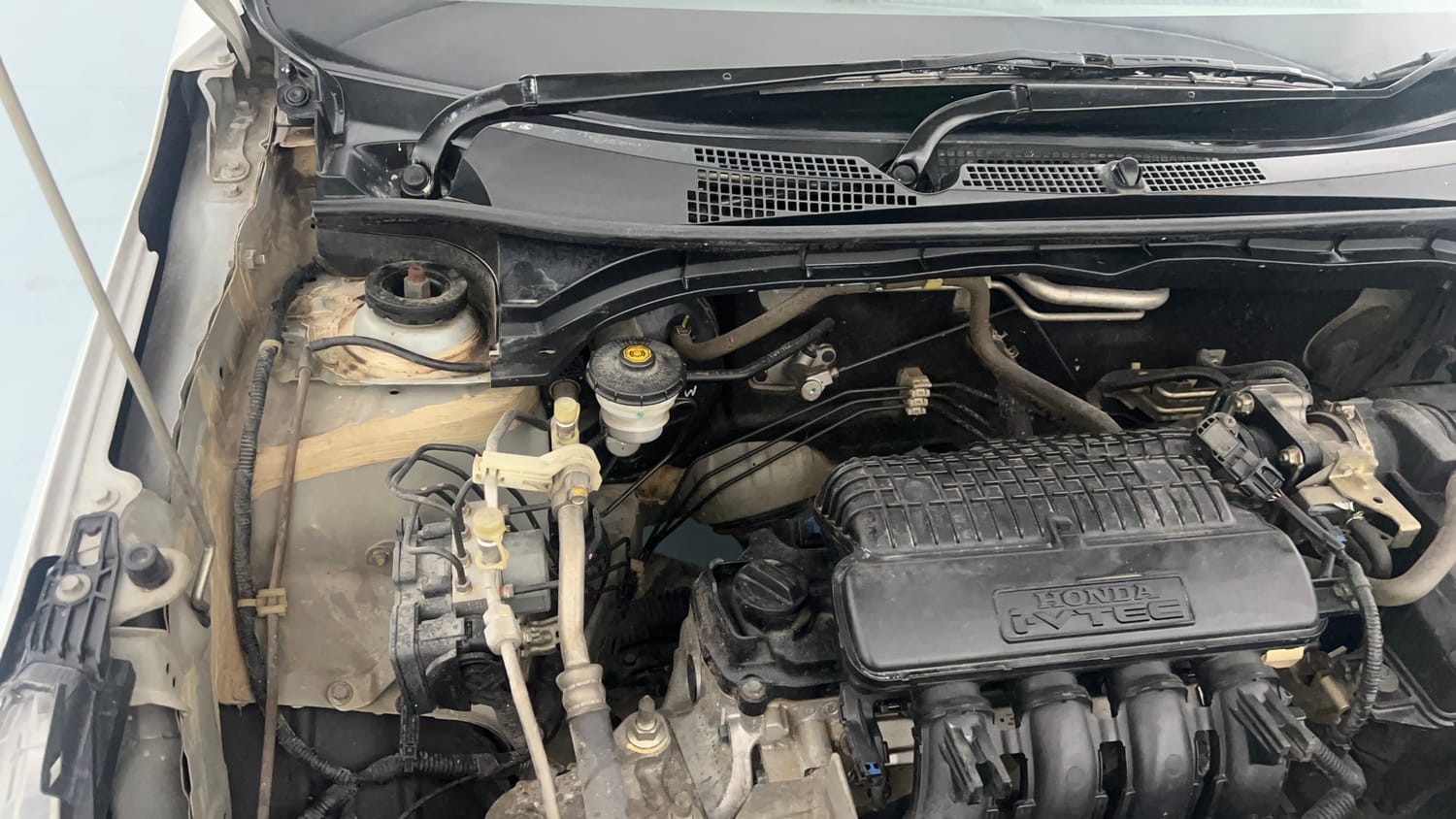 Used 2019 Honda Amaze 1.2 V MT Petrol Petrol Manual engine ENGINE RIGHT SIDE HINGE & APRON VIEW