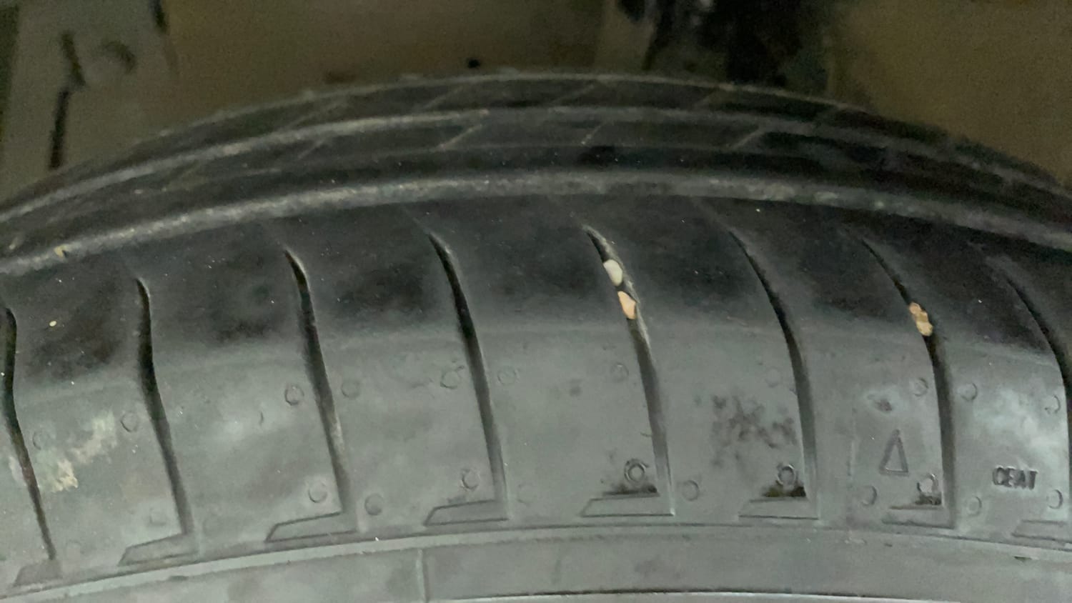 Used 2014 Maruti Suzuki Swift VXi Petrol Manual tyres LEFT FRONT TYRE TREAD VIEW