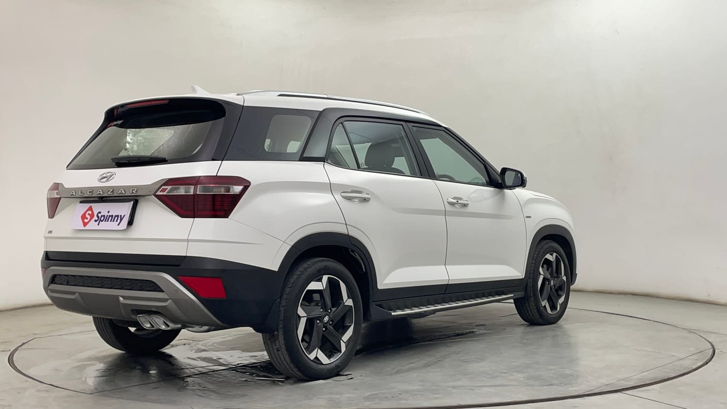 Used 2021 Hyundai Alcazar Platinum (O) 6 STR 2.0 Petrol AT Petrol Automatic exterior RIGHT REAR CORNER VIEW