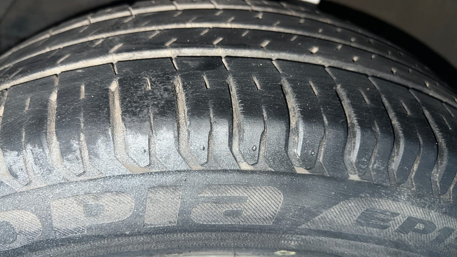 Used 2018 Maruti Suzuki New Ertiga ZXi AT Petrol Automatic tyres LEFT FRONT TYRE TREAD VIEW