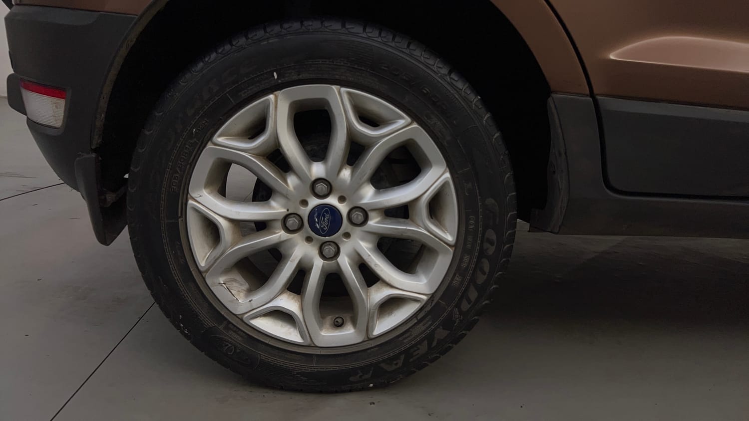 Used 2016 Ford EcoSport Titanium 1.5L TDCi Diesel Manual tyres RIGHT REAR TYRE RIM VIEW